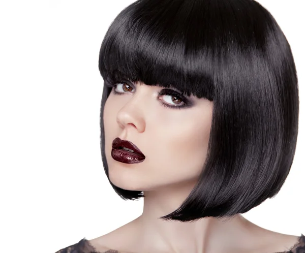 Mode Brünette Mädchen. schwarze gesunde Haare. Bob-Frisur. Make-up — Stockfoto