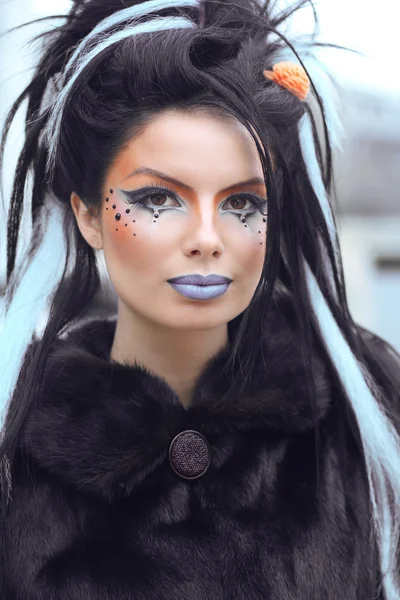 Красота моды панк девушка портрет с художественным макияжем и рок — стоковое фото