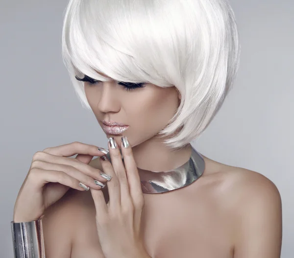 Fashion model girl face. Bob white short hairstyle. Beauty woman — Stock Photo, Image