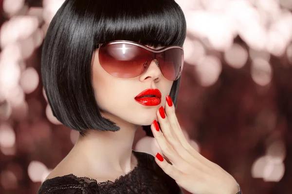 каре красные губы. блонд с яркими губами. каре красные губы. каре красные губы. тина блоус.