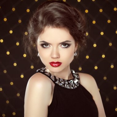 Takı Kolye, makyaj ve h ile güzel zarif kız modeli