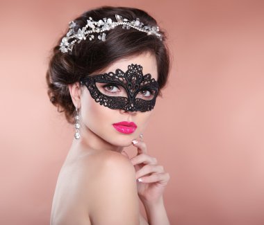 Güzel seksi kız modeli maskesi. Makyaj. Saç modeli. Mücevher