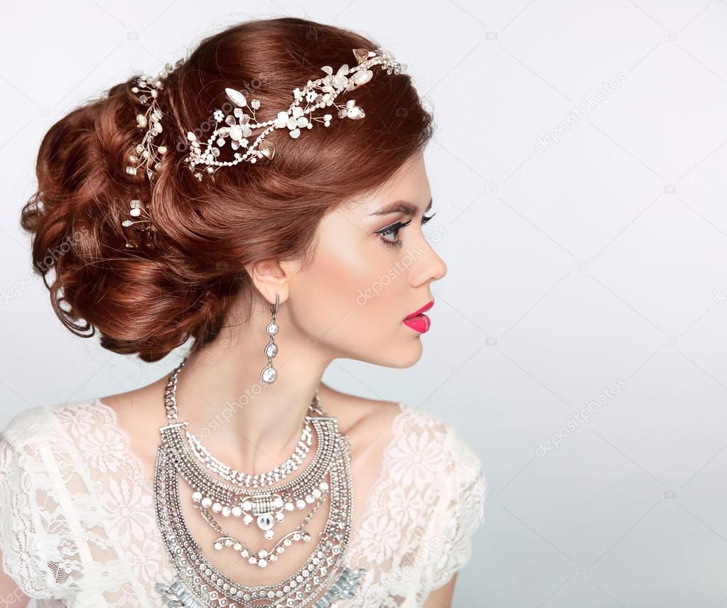 Wedding Hairstyle. Beautiful fashion bride girl model portrait. 