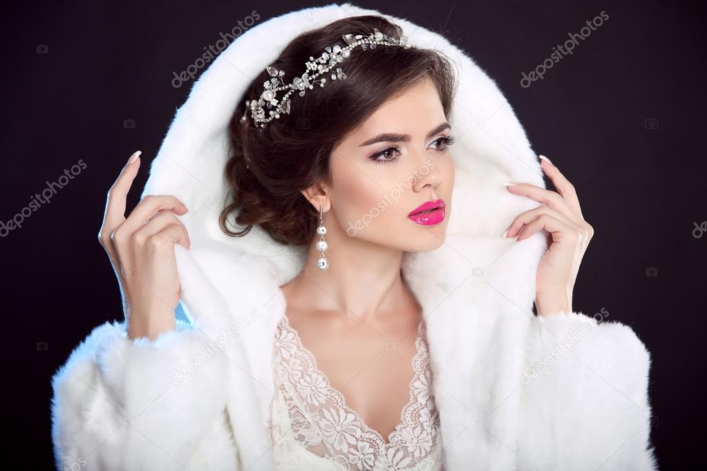 Winter Girl in Luxury fashion Fur Coat. Hairstyle. Makeup. Beaut