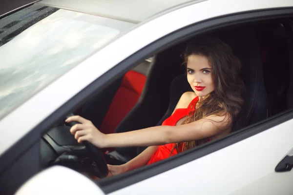 Beautiful smiling girl driver driving in car, sensual brunette m — Stock Fotó