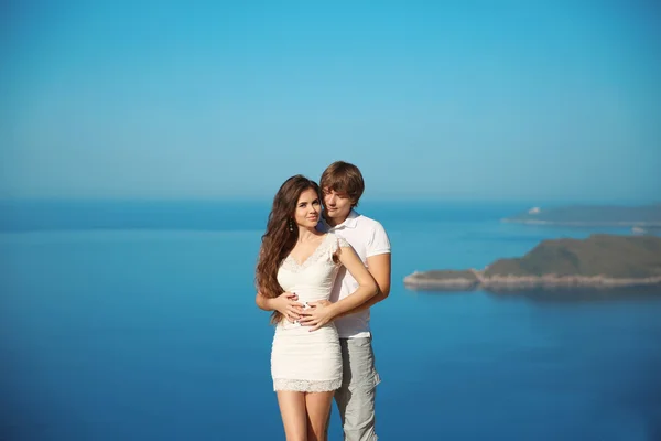 Romantico affettuoso giovane coppia innamorata in vacanza al mare — Foto Stock
