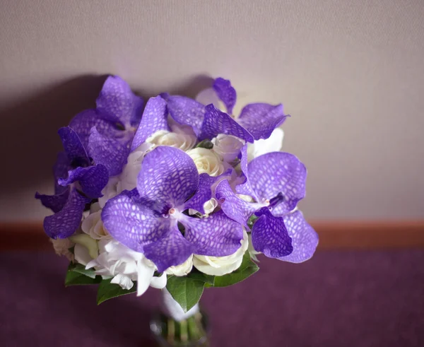 Violet orchid flower, wedding bouquet of flowers. — Stock fotografie