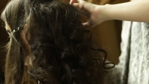 Робить волосся процес — стокове відео