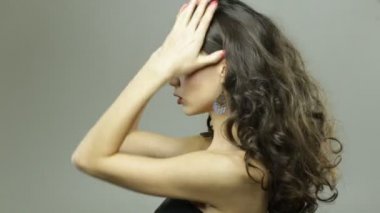 Esmer Bayan açmak kafa kameraya