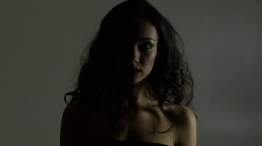 Bayan dramatik ışık