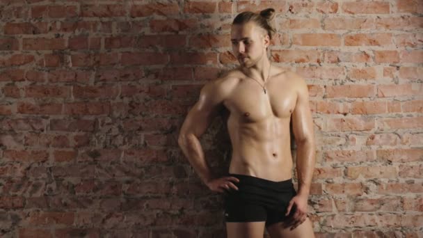 Hemdlos fitter Typ — Stockvideo