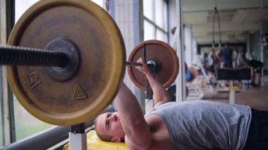 Atletik erkek spor salonu