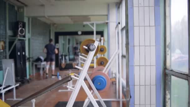 Atletisk man gym — Stockvideo