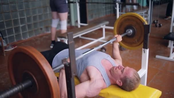 健壮的男人健身房 — 图库视频影像