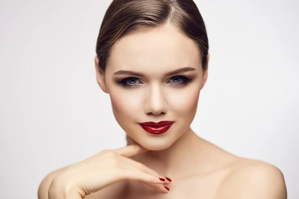 Chica con labios rojos buscando foxy —  Fotos de Stock