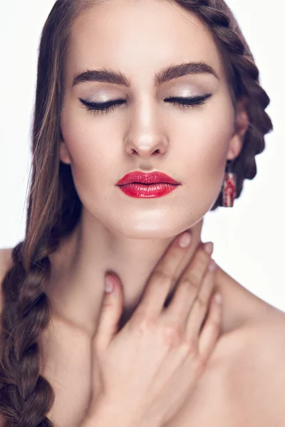 Menina de beleza eslava no branco — Fotografia de Stock