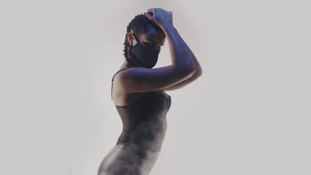 Silhouette Einer Frau Schutzmaske Rauch Als Umweltverschmutzung Vergrößern — Stockvideo