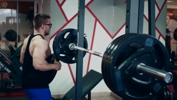 Young Powerlifter Gym Adding Weight Barbell Slow Motion — Stock Video