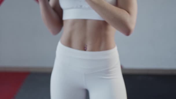 Toned Břicho Mladé Fit Žena Tělocvičně Cvičení Zpomalení Pohybu Zaměření — Stock video