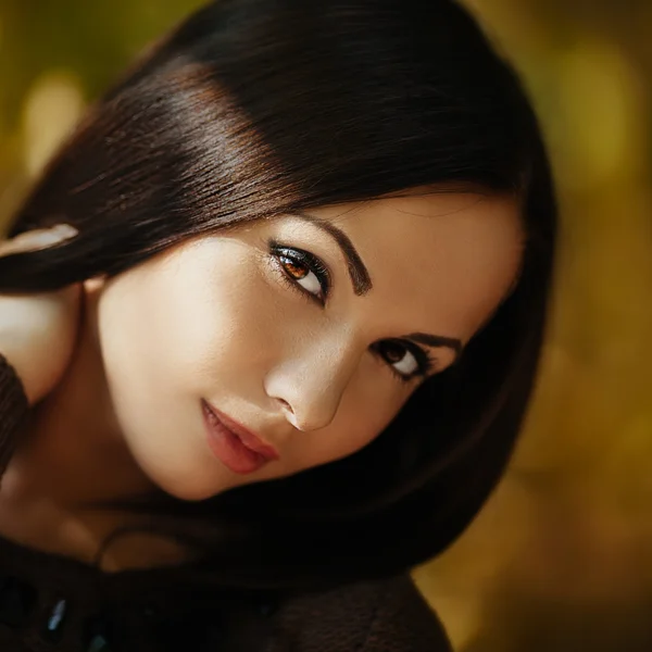 Early fall. Brunette portrait — Stock Photo, Image