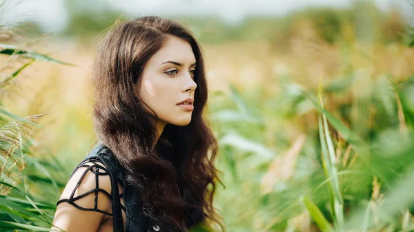 Gorgeous brunette outdoors — Stock Photo, Image