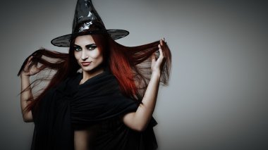 Kızıl saçlı cadı