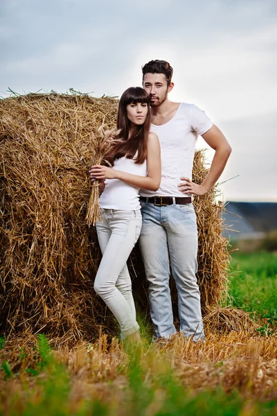 Retrato de pareja de campo —  Fotos de Stock