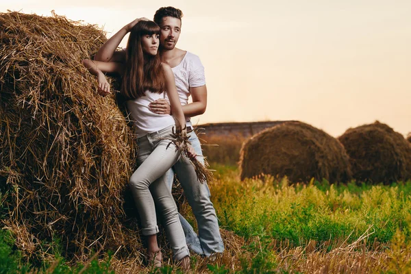 田舎のカップルの肖像画 — ストック写真