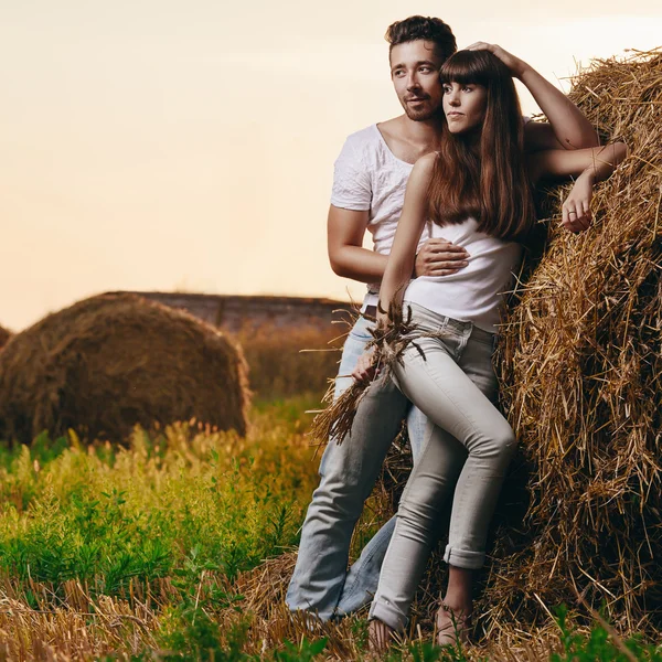 Countryside couple portrait — Stock Photo, Image