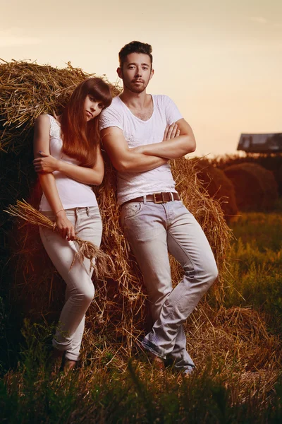 Countryside couple portrait — Stock Photo, Image