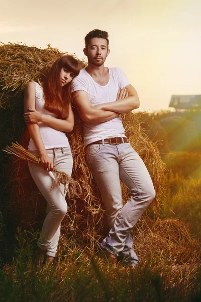 Countryside couple portrait — Stock Photo, Image