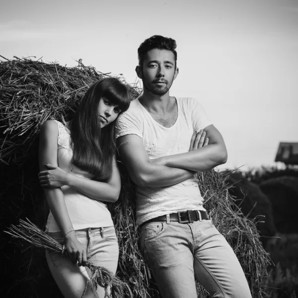 Countryside couple portrait — Stock Photo, Image