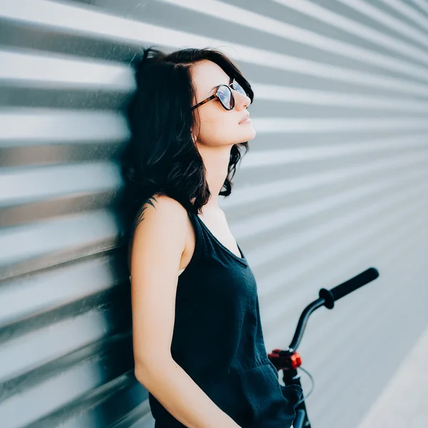 Summer portrait with bike — Stock Photo, Image