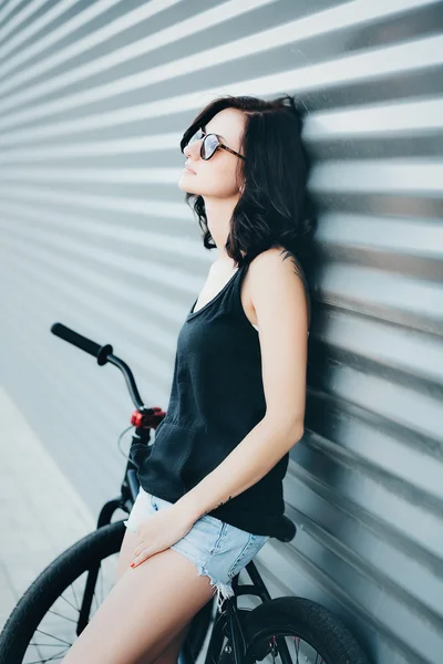 Summer portrait with bike — Stock Photo, Image