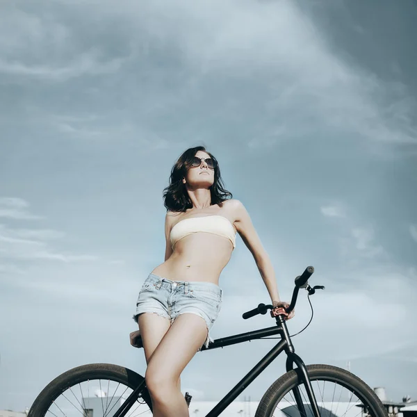 Biker girl — Stockfoto