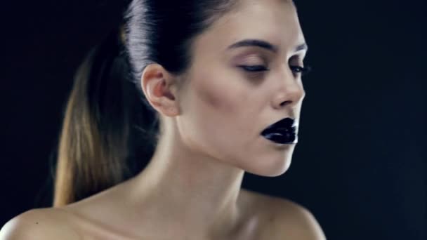 Gótico negro labios belleza — Vídeo de stock