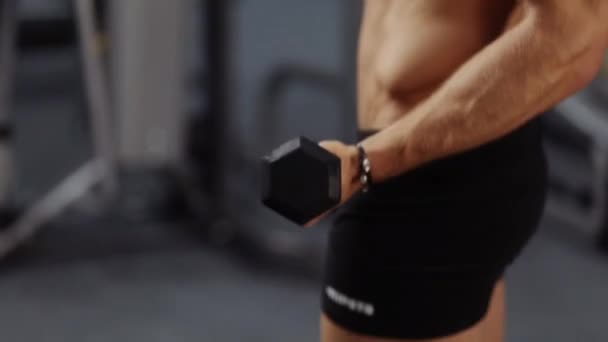 Um de cada vez Biceps Curl. L — Vídeo de Stock