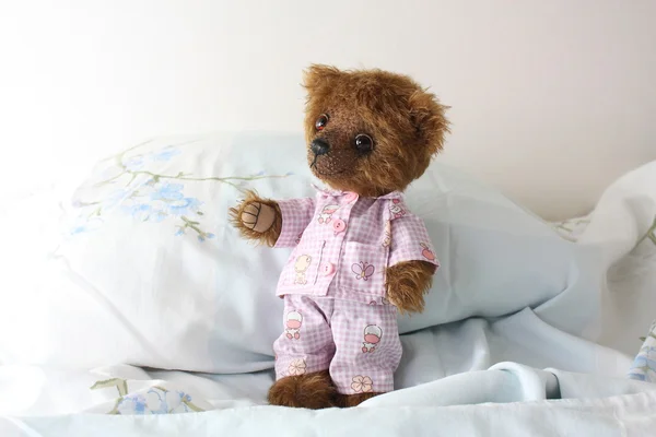 Cute brown teddy bear in pajamas in the bed — Stock Photo, Image