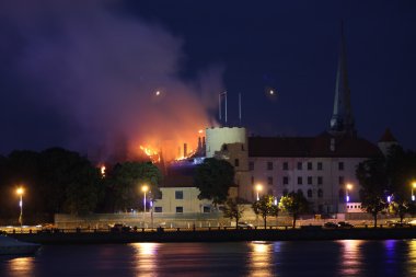 Riga, Letonya - 21 Haziran: 21 Haziran 2013 alev aldı Letonya Cumhurbaşkanı Sarayı ve Tarih Müzesi Riga Letonya.