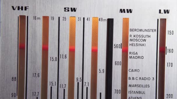 Шкала налаштування частоти радіоприймача . — стокове відео