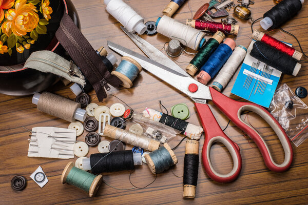 Швейные принадлежности для нашей бабушки
