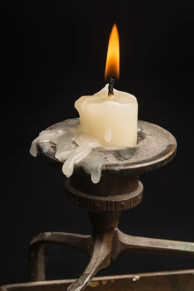 Vela en un candelero — Foto de Stock