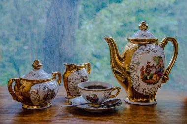 Sabahın erken saatlerinde güçlü kahve.