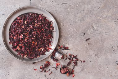 Tabakta kuru amber çayı var.