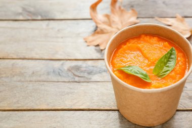 Masada kabak kremalı çorba.