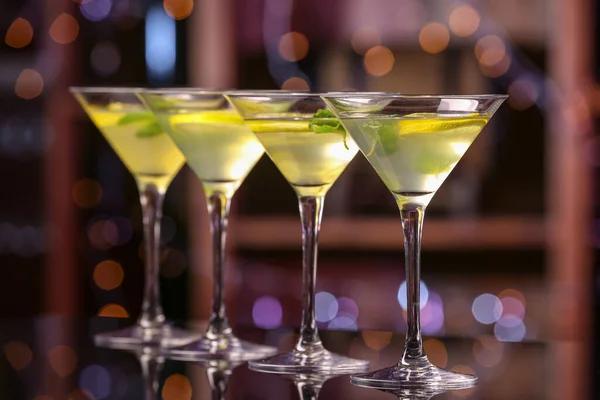 Gläser Mit Frischem Martini Der Kneipe — Stockfoto