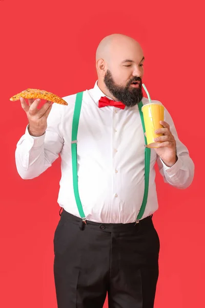 Homme Surpoids Avec Pizza Cola Sur Fond Couleur — Photo