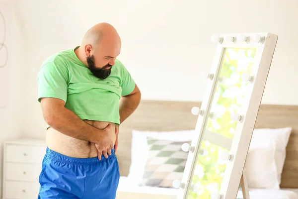 Overweight Man Looking Mirror Weight Loss Concept — Stock Photo, Image