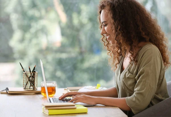 African American Woman Working Laptop Home — Stock Photo, Image