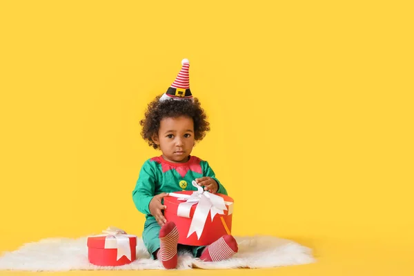 Cute African American Baby Girl Dressed Elf Christmas Gifts Color — Stock Photo, Image